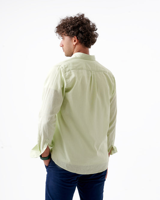 قميص كتان باللون النعناعي